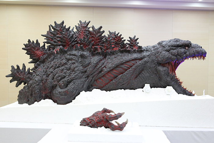 nijigen no mori theme park kaiju attraction scale model