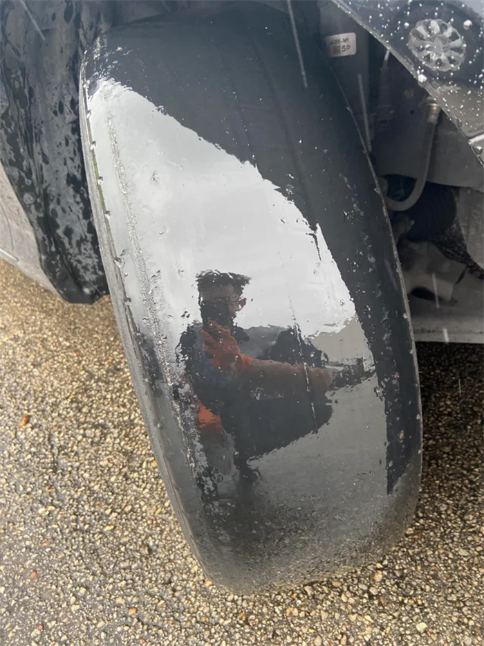 woman driver refuses to change smooth tires