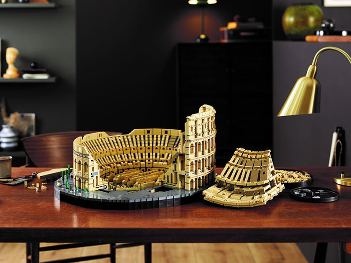 roman ampitheater brick toy table display