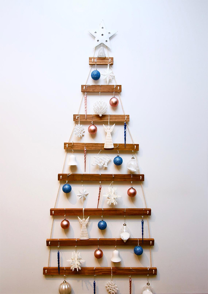 wall mounted christmas tree with rope detailing