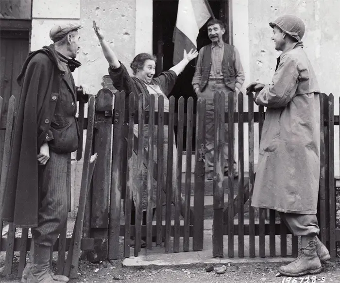 rare photos french woman welcomes american soldiers