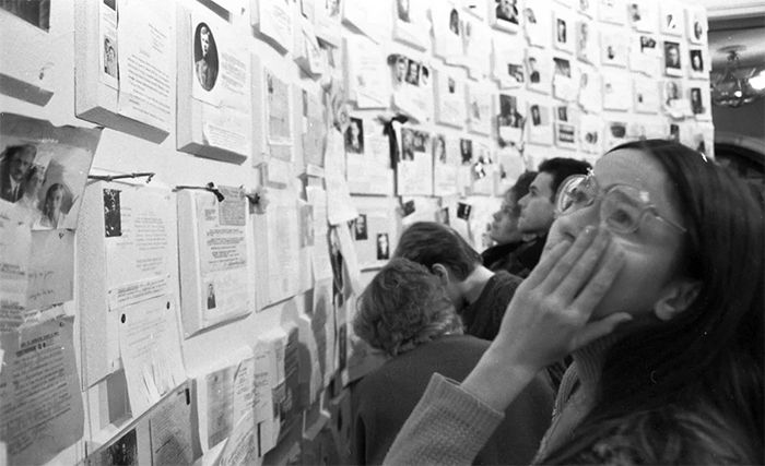 soviet citizens looking at the wall of sorrow