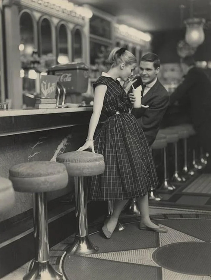 teenage dating in diner 1950s