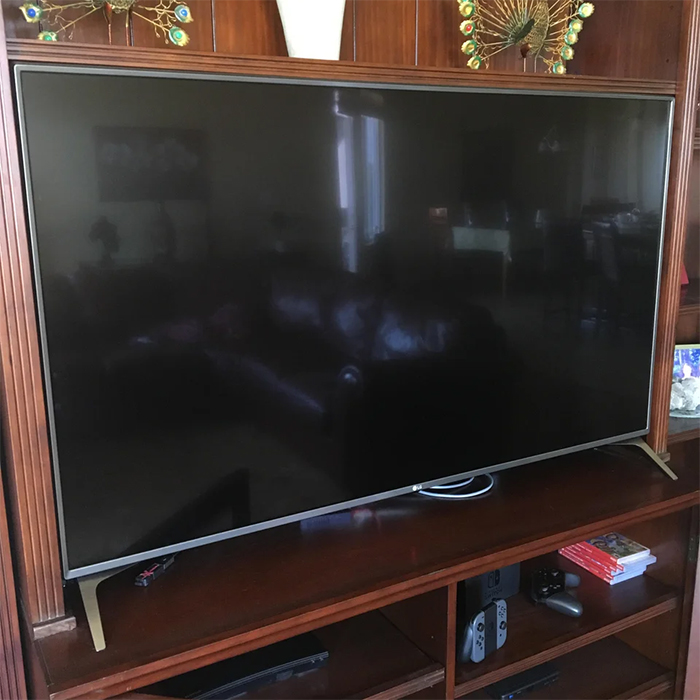 tv perfectly fits into rack