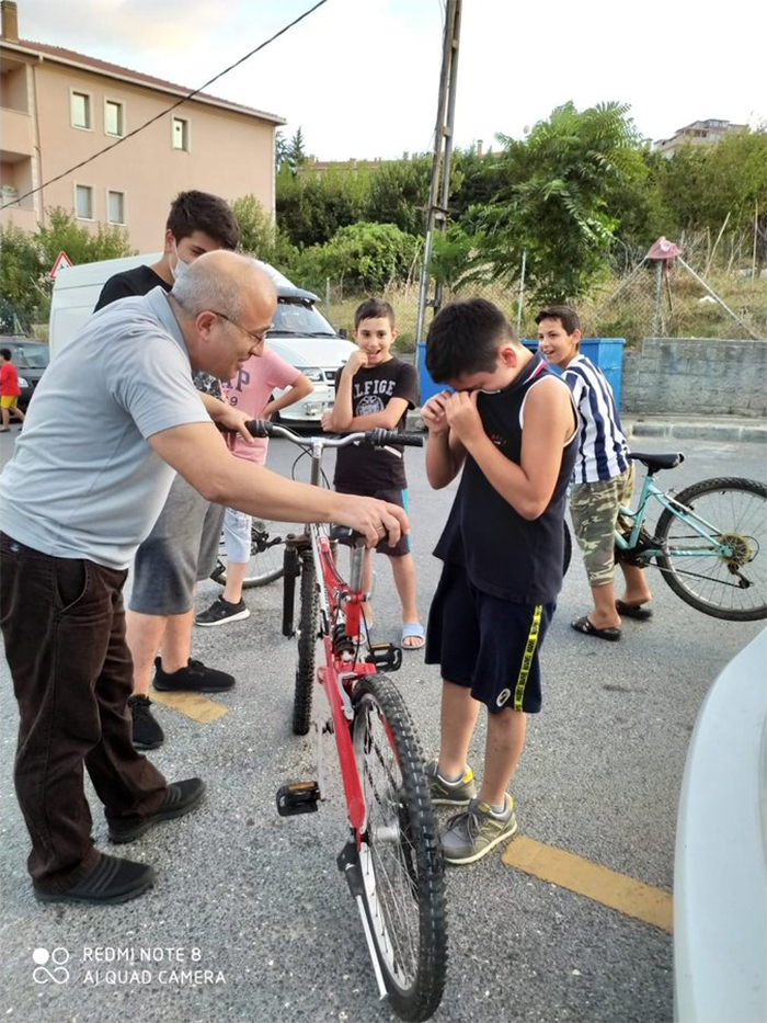 wholesome things man gave kid new bike