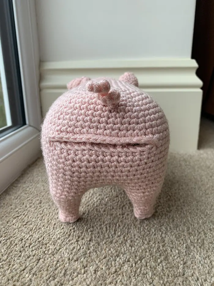 laulovescrochet crochet pattern output pig back