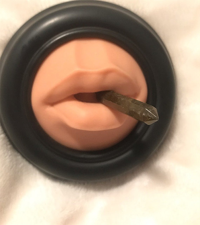 rubber lips wall decor object holder