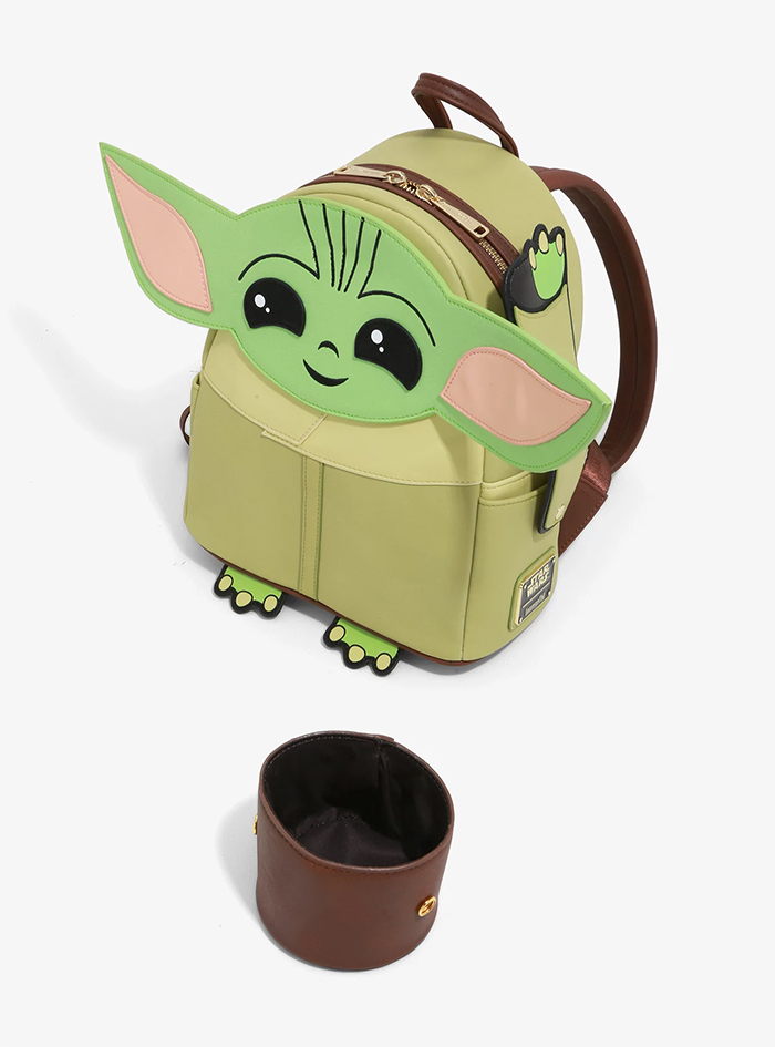 the child bag with detachable cup