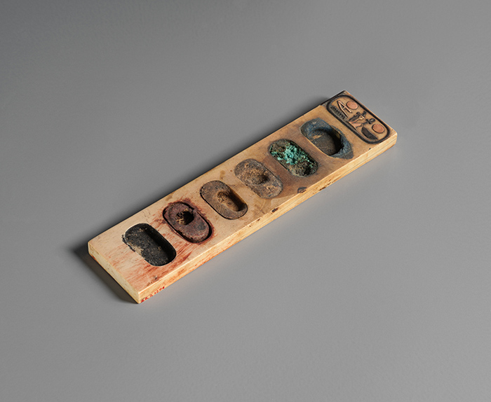 3,400-year-old painting palette with name of amenhotep III