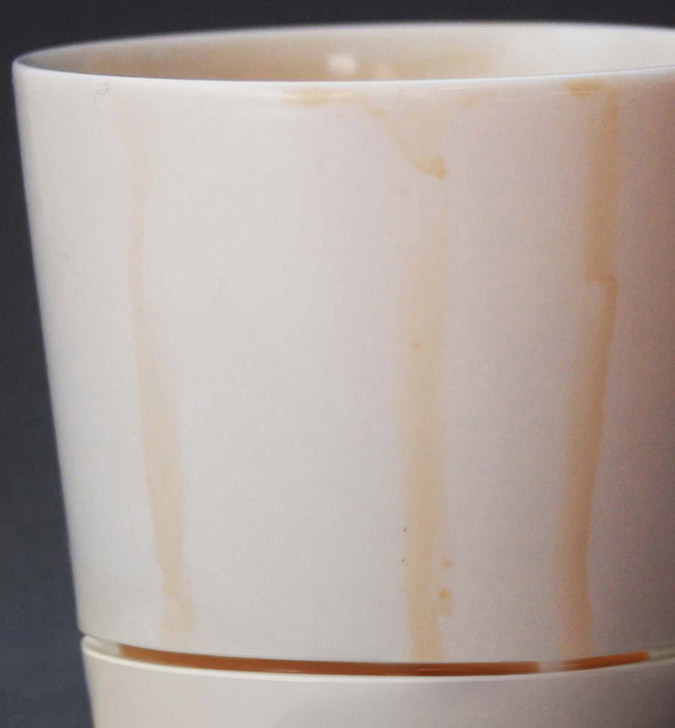 close up of the coffee drips on the drip-catching coffee mug