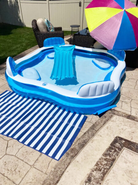 This Inflatable Pool Has 4 Seats For Maximum Comfort While Enjoying The Sun