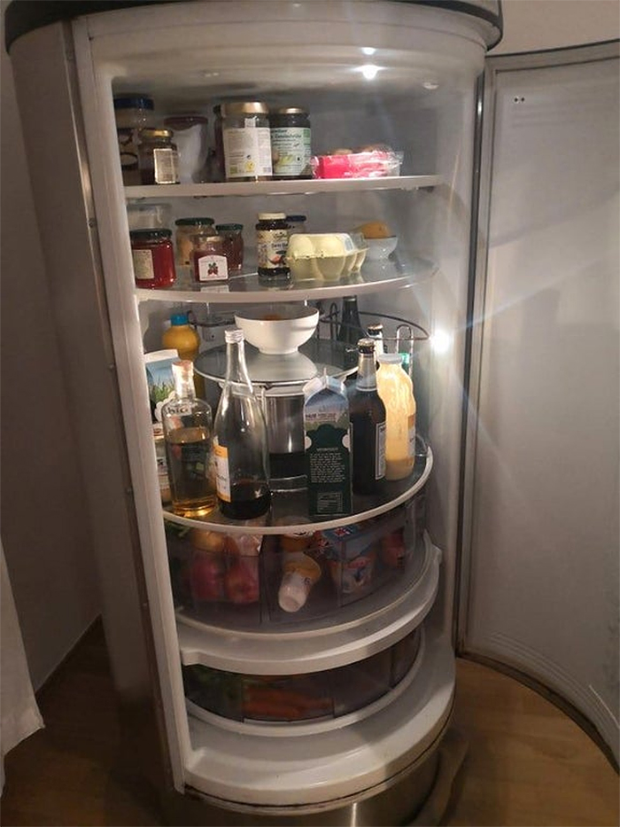 refrigerator with buil-in lazy susan