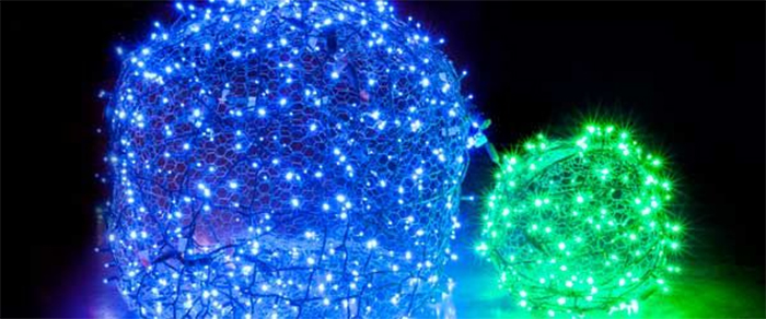 chicken wire lighted christmas balls