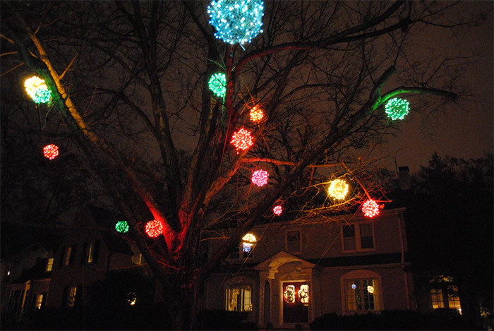lighted christmas balls chicken wire