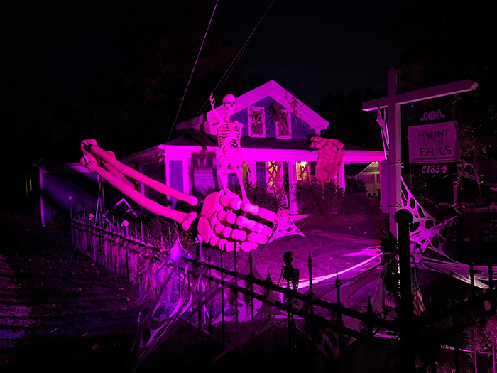 alan perkins giant skeleton diy halloween decoration night view