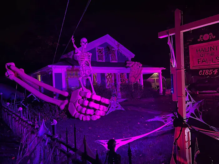 alan perkins giant skeleton halloween decoration nighttime view