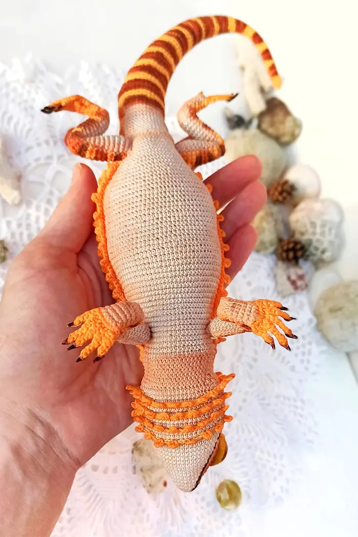 realistic lizard yarn doll underside details