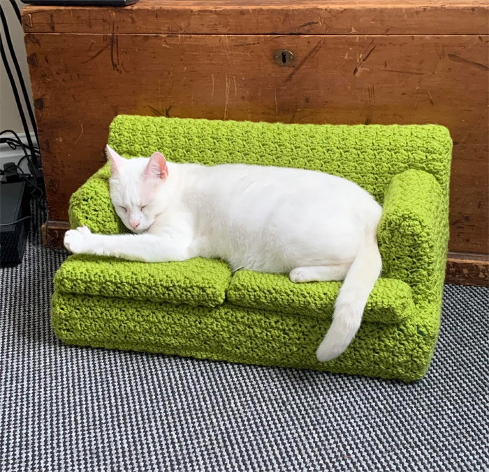 pampered pets cat crocheted sofa
