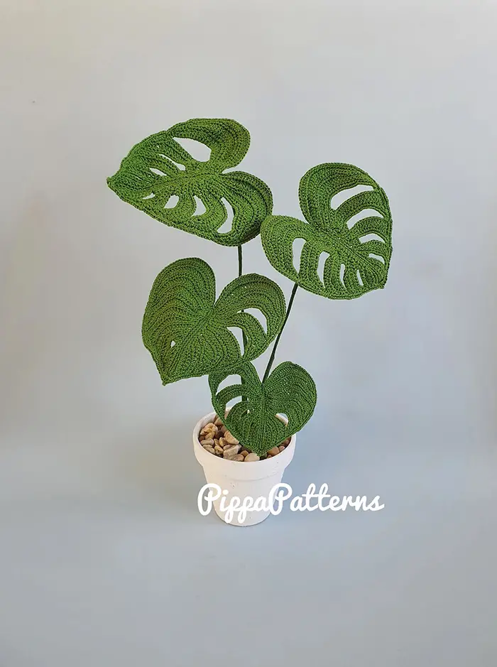 knitted monstera in pot