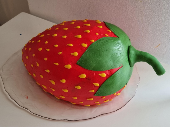 strawberry-shaped cake